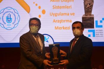 Bandırma Onyedi Eylül Üniversitesi AUS Türkiye tarafından Sektöre Katkı ve Akademi Ödüllerine layık görüldü. Ödüller ICSG 2021 Kongresi'nde sahiplerine takdim edildi